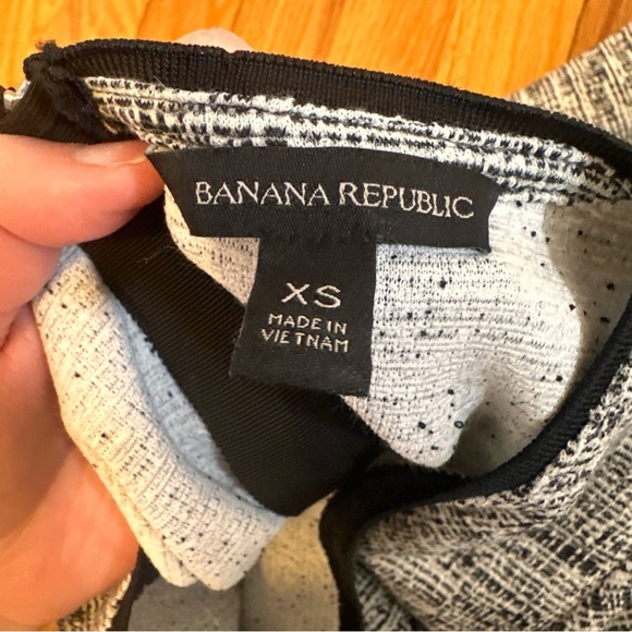 Banana Republic Black and White Bell Sleeve Top - Picture 7 of 8